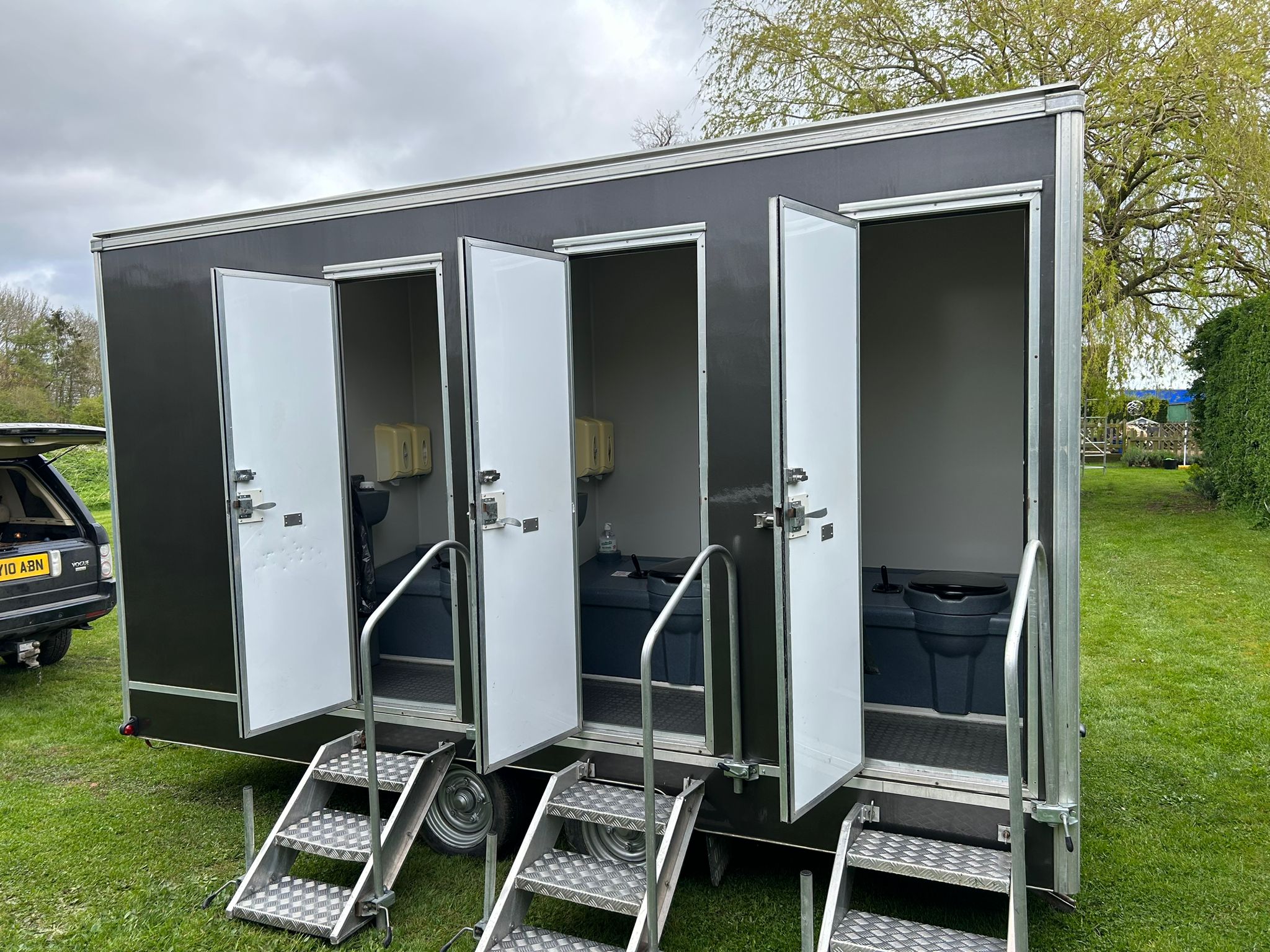 Toilet trailer hire